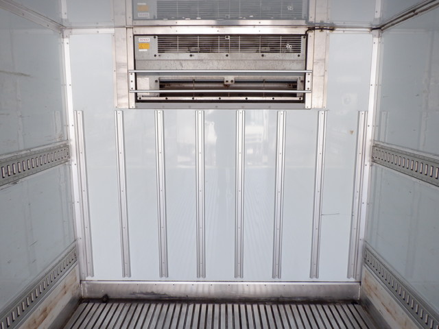 中古 【594万円】いすゞ 冷凍バン 4トン(中型) H29年 TKG-FRR90T2の内装