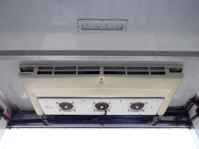 中古 いすゞ 冷凍バン 大型 H27年 QKG-CYJ77Aの内装