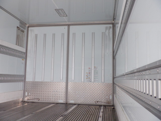 中古 日野 冷凍バン 4トン(中型) R3年 2KG-FD2ABGの内装