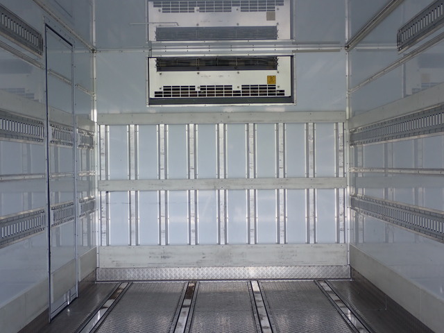 中古 日野 冷凍バン 4トン(中型) H29年 2PG-FD2ABGの内装