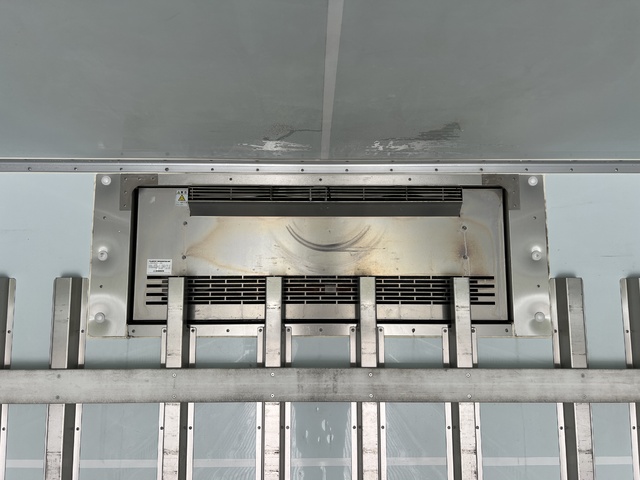中古 日野 冷凍バン 4トン(中型) H28年 TKG-FD9JLAGの内装