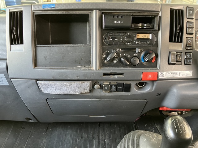 中古 いすゞ バン 2トン(小型) H29年 TRG-NPR85ANの内装