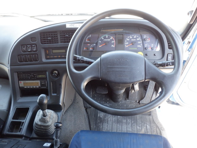 中古 いすゞ ウイング 大型 H26年 QKG-CYJ77Aの内装