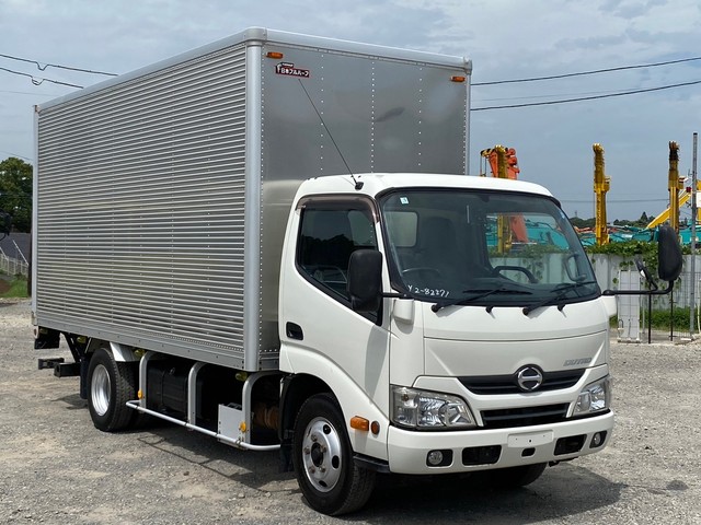 中古 日野 バン 2トン(小型) H27年 TKG-XZU655Mの外装