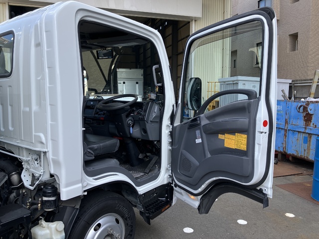 中古 【550万円】いすゞ パッカー車（塵芥車・ゴミ収集車） 2トン(小型) H28年 TPG-NMR85ANの内装