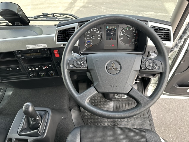 中古 【1078万円】三菱ふそう ウイング 4トン(中型) R7年 2KG-FK65Fの内装