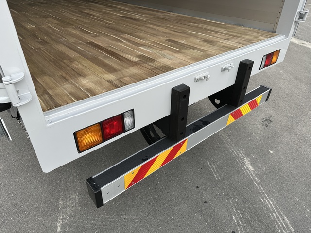 中古 【1078万円】三菱ふそう ウイング 4トン(中型) R7年 2KG-FK65Fの内装