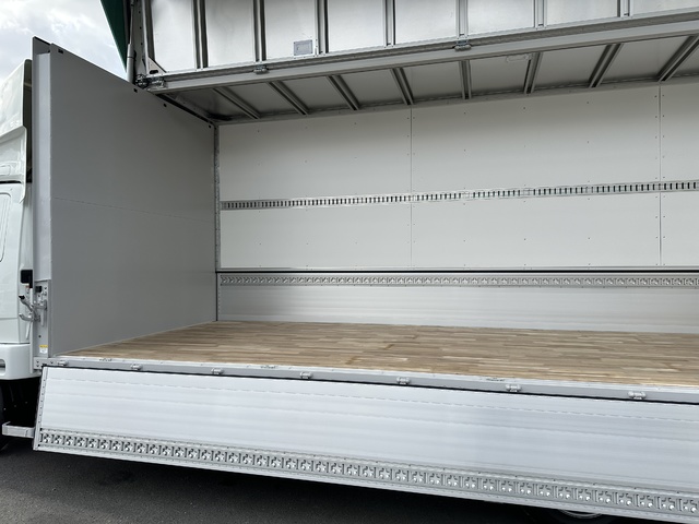 中古 【1078万円】三菱ふそう ウイング 4トン(中型) R7年 2KG-FK65Fの内装