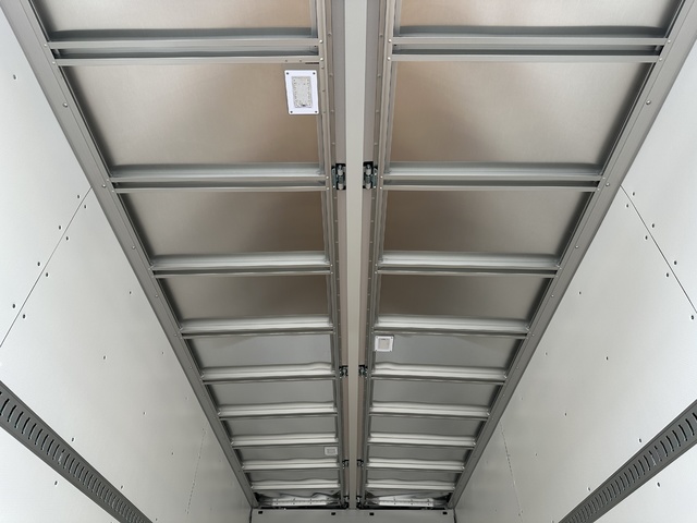 中古 【1078万円】三菱ふそう ウイング 4トン(中型) R7年 2KG-FK65Fの内装