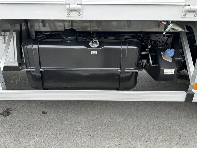 中古 【1078万円】三菱ふそう ウイング 4トン(中型) R7年 2KG-FK65Fの外装