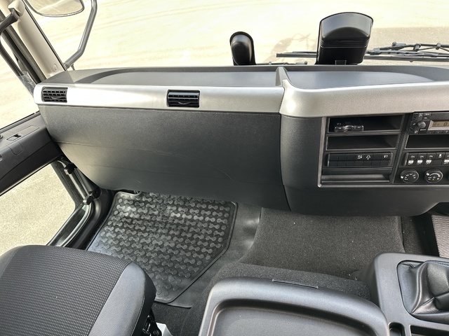 中古 【1078万円】三菱ふそう ウイング 4トン(中型) R7年 2KG-FK65Fの内装