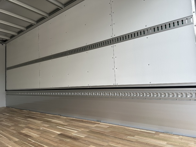 中古 【1078万円】三菱ふそう ウイング 4トン(中型) R7年 2KG-FK65Fの内装