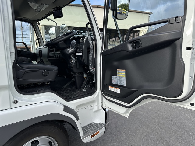 中古 【1078万円】三菱ふそう ウイング 4トン(中型) R7年 2KG-FK65Fの内装