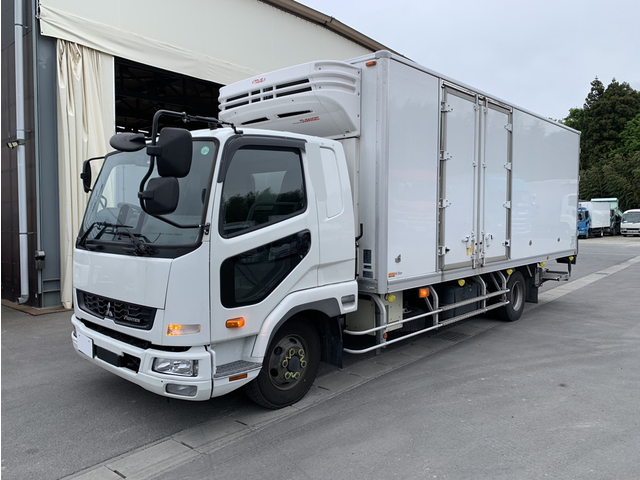 【近日入庫予定】【車検令和8年2月迄】 高年式 R5年 ファイター 冷凍バン 6200ワイド 菱重低温 格納パワーゲート システムフロア サイド観音扉 リアエアサス 220高馬力 積載2.25ｔ 低走行4.6万㎞ 6MT