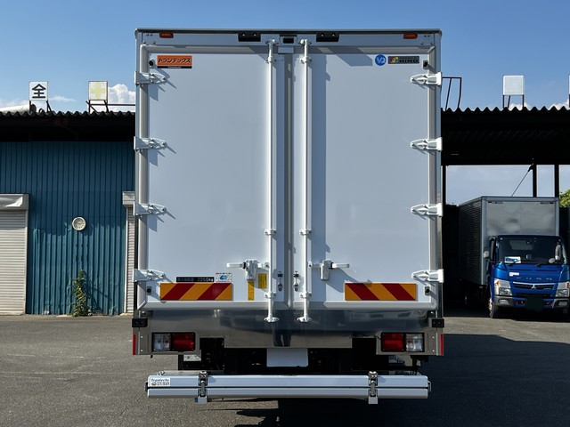 中古 日野 冷凍バン 4トン(中型) R7年 2PG-FD2ABGの外装
