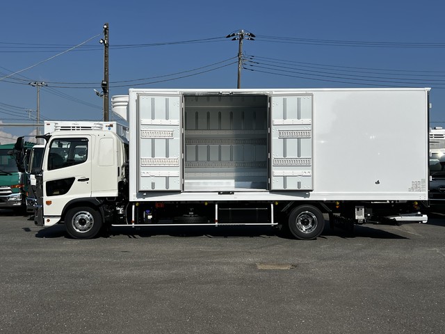 中古 日野 冷凍バン 4トン(中型) R7年 2PG-FD2ABGの外装