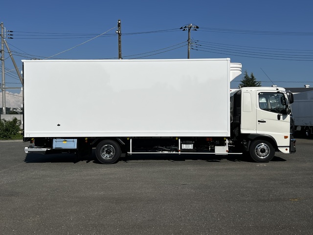 中古 日野 冷凍バン 4トン(中型) R7年 2PG-FD2ABGの外装