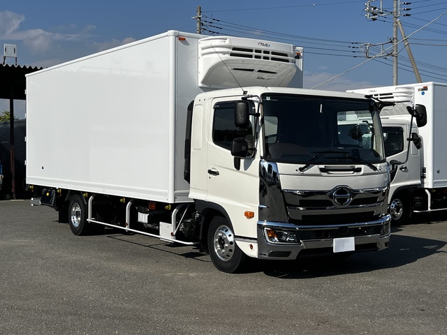中古 日野 冷凍バン 4トン(中型) R7年 2PG-FD2ABGの外装