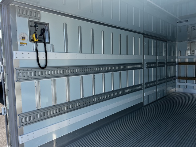 中古 日野 冷凍バン 4トン(中型) R7年 2PG-FD2ABGの内装