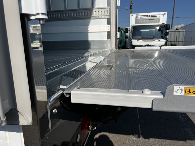 中古 日野 冷凍バン 4トン(中型) R7年 2PG-FD2ABGの部品