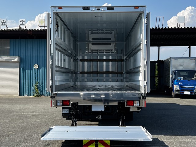 中古 日野 冷凍バン 4トン(中型) R7年 2PG-FD2ABGの内装