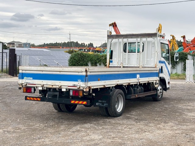 中古 いすゞ 平ボディー 2トン(小型) H28年 TRG-NLR85ARの外装