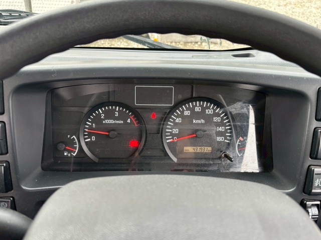 中古 いすゞ 平ボディー 2トン(小型) H28年 TRG-NLR85ARの外装