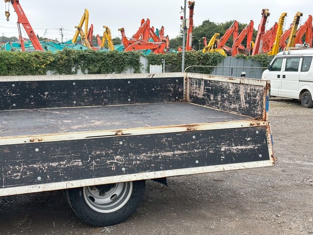 中古 いすゞ 平ボディー 2トン(小型) H28年 TRG-NLR85ARの内装