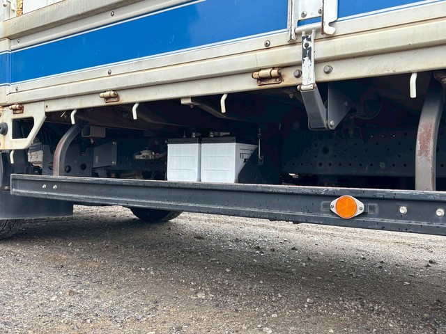 中古 いすゞ 平ボディー 2トン(小型) H28年 TRG-NLR85ARの部品