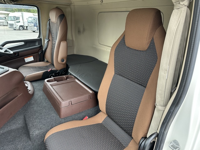 中古 日野 ウイング 大型 R3年 2DG-FW1AHGの内装