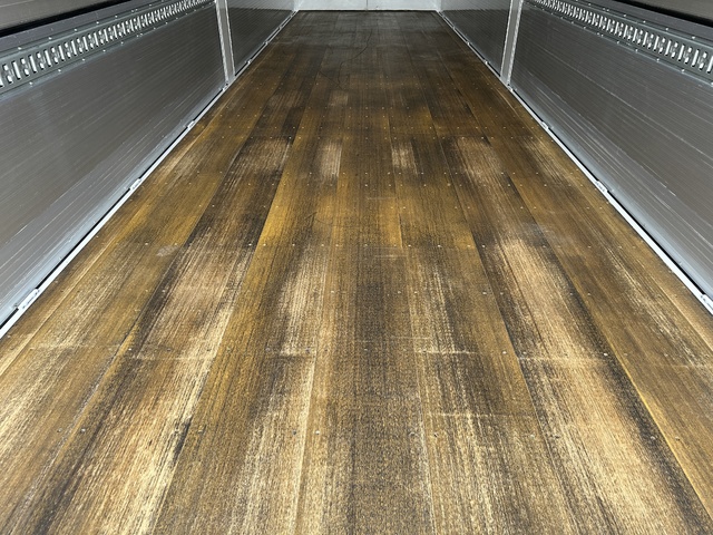 中古 日野 ウイング 大型 R3年 2DG-FW1AHGの内装