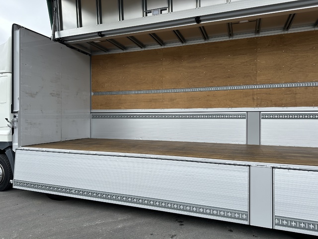 中古 日野 ウイング 大型 R3年 2DG-FW1AHGの内装