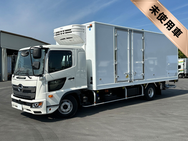 【未使用車】 R7年 格納パワーゲート付き 冷凍バン 6200ワイド 菱重低温 床キーストン サイド観音扉 リアエアサス 6速マニュアル 240高馬力 日野レンジャー 車検付き