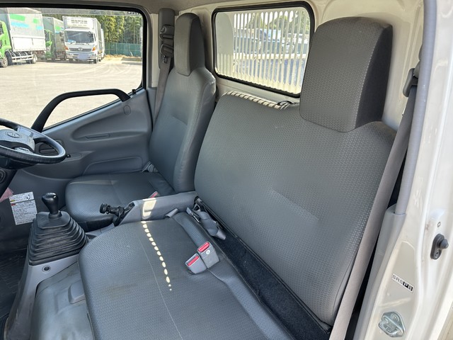 中古 【396万円】日野 ダンプ 2トン(小型) R2年 2RG-XZU600Tの内装