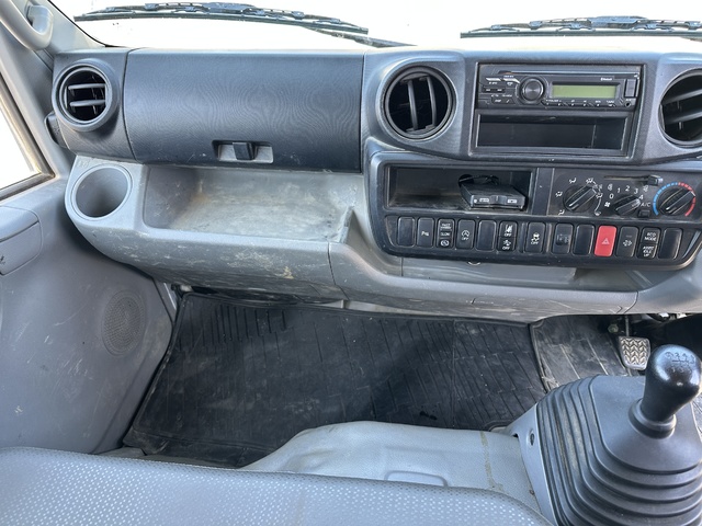 中古 【396万円】日野 ダンプ 2トン(小型) R2年 2RG-XZU600Tの内装
