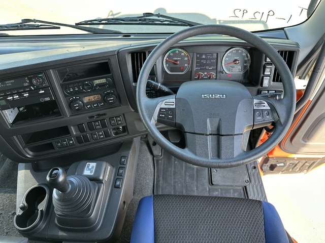 中古 【495万円】いすゞ ウイング 大型 H30年 2PG-CYJ77Cの内装