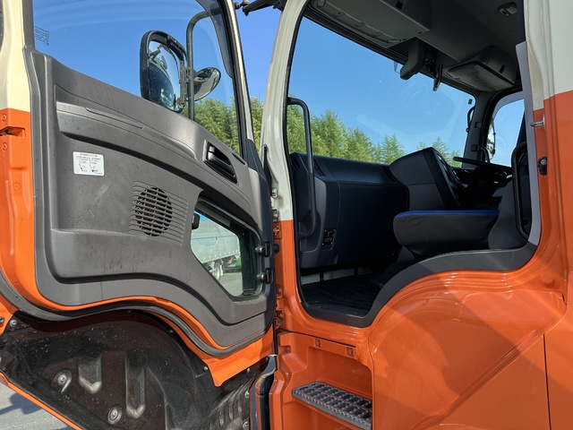 中古 【495万円】いすゞ ウイング 大型 H30年 2PG-CYJ77Cの内装