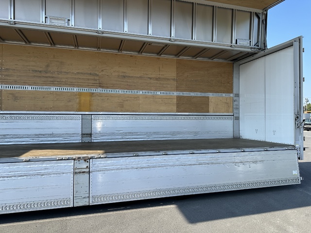 中古 【495万円】いすゞ ウイング 大型 H30年 2PG-CYJ77Cの内装