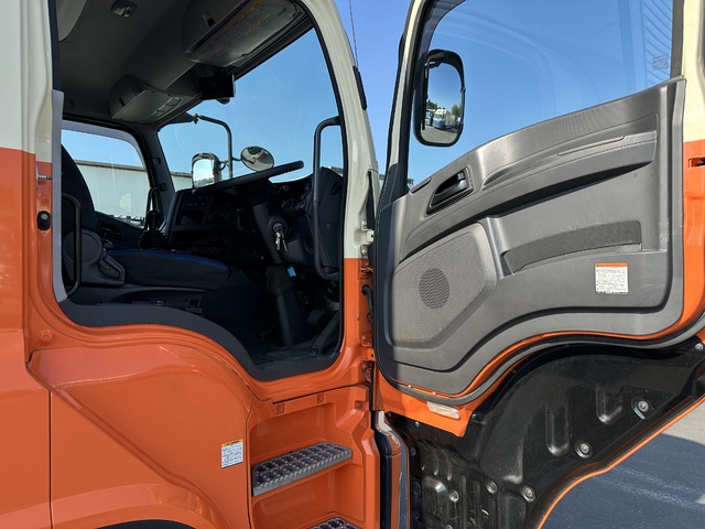 中古 【495万円】いすゞ ウイング 大型 H30年 2PG-CYJ77Cの内装