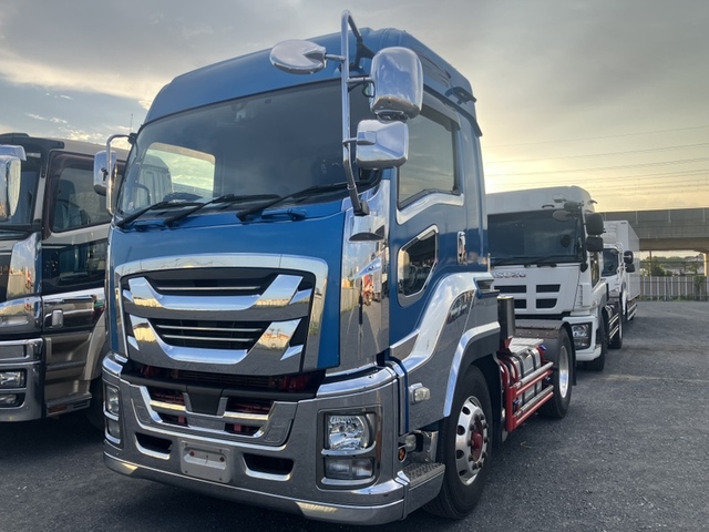 【先行案内】【近日入庫予定】 H30年 460高馬力 トラクターヘッド 第5輪荷重11.5ｔ ハイルーフ リアエアサス スムーサー いすゞギガ アルミホイール