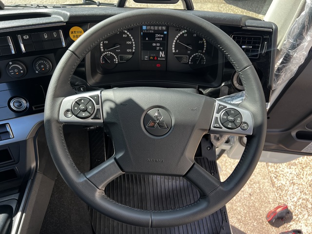 中古 三菱ふそう トレーラーヘッド (トラクターヘッド) 大型 R7年 2PG-FP84HDRの内装