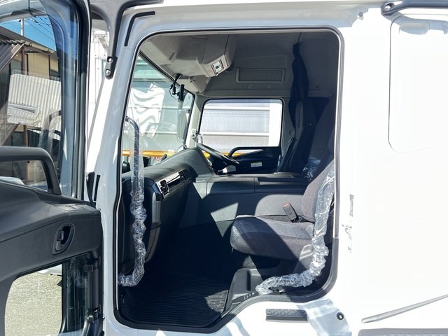 中古 三菱ふそう トレーラーヘッド (トラクターヘッド) 大型 R7年 2PG-FP84HDRの内装