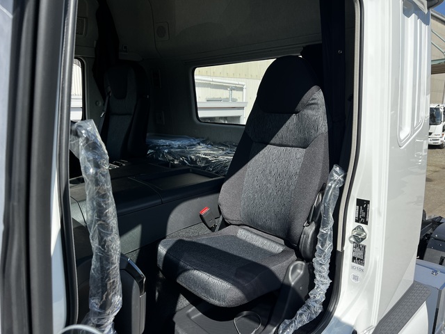 中古 三菱ふそう トレーラーヘッド (トラクターヘッド) 大型 R7年 2PG-FP84HDRの内装