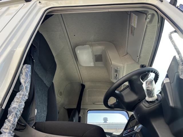 中古 三菱ふそう トレーラーヘッド (トラクターヘッド) 大型 R7年 2PG-FP84HDRの内装
