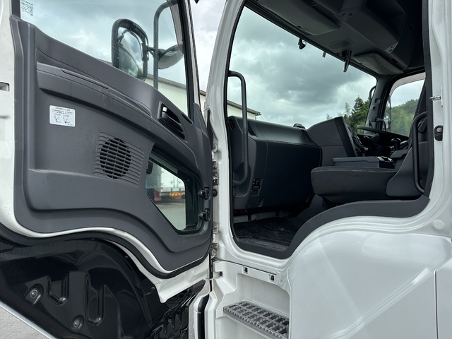 中古 いすゞ ウイング 大型 R3年 2PG-CYJ77Cの内装