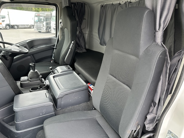 中古 いすゞ ウイング 大型 R3年 2PG-CYJ77Cの内装