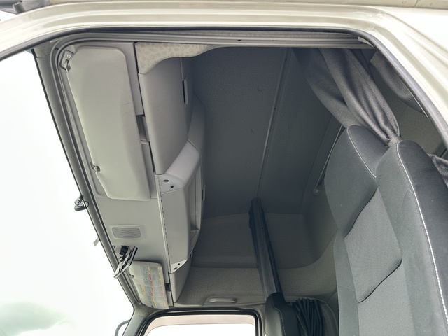 中古 いすゞ ウイング 大型 R3年 2PG-CYJ77Cの内装