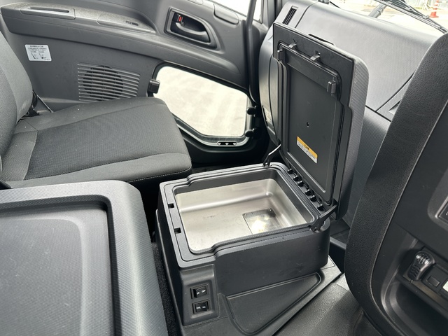 中古 いすゞ ウイング 大型 R3年 2PG-CYJ77Cの内装