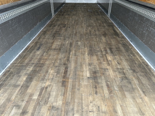 中古 いすゞ ウイング 大型 R3年 2PG-CYJ77Cの内装