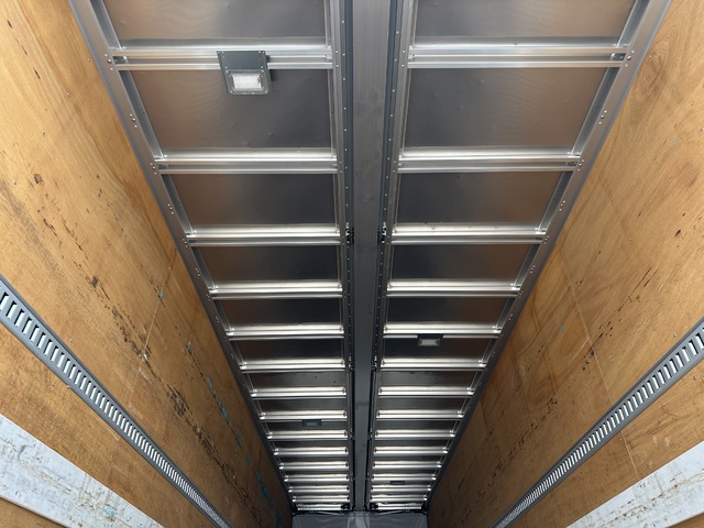 中古 いすゞ ウイング 大型 R3年 2PG-CYJ77Cの内装